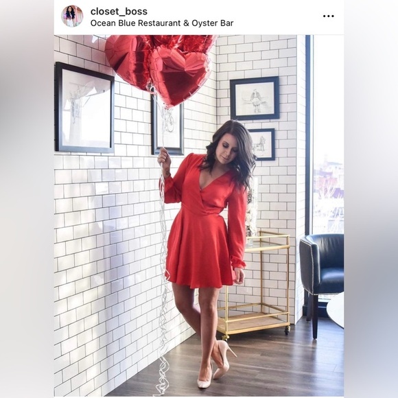 Express Satin Long Sleeve Surplice Fit and Flare Blouson mini Dress Red sz Small - Picture 8 of 8